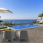 Graycis House By Villa *