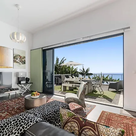 Graycis House By 아르코다카헤타