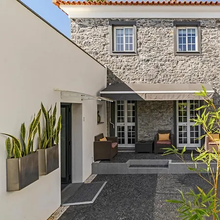 Graycis House By Villa