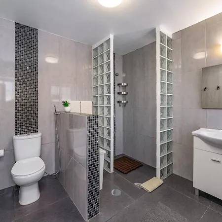 Graycis House By