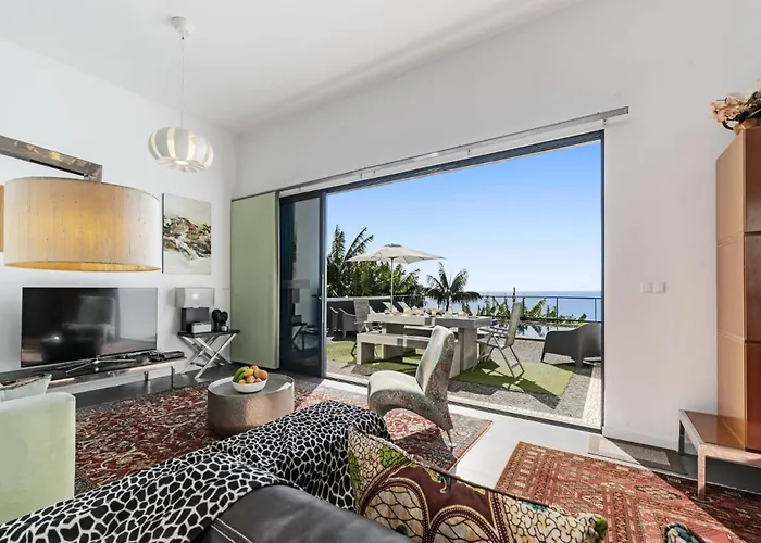 Graycis House By 아르코다카헤타